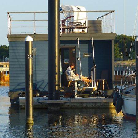 Hausboot Harmonie Hotel ชตราลซุนด์ ภายนอก รูปภาพ