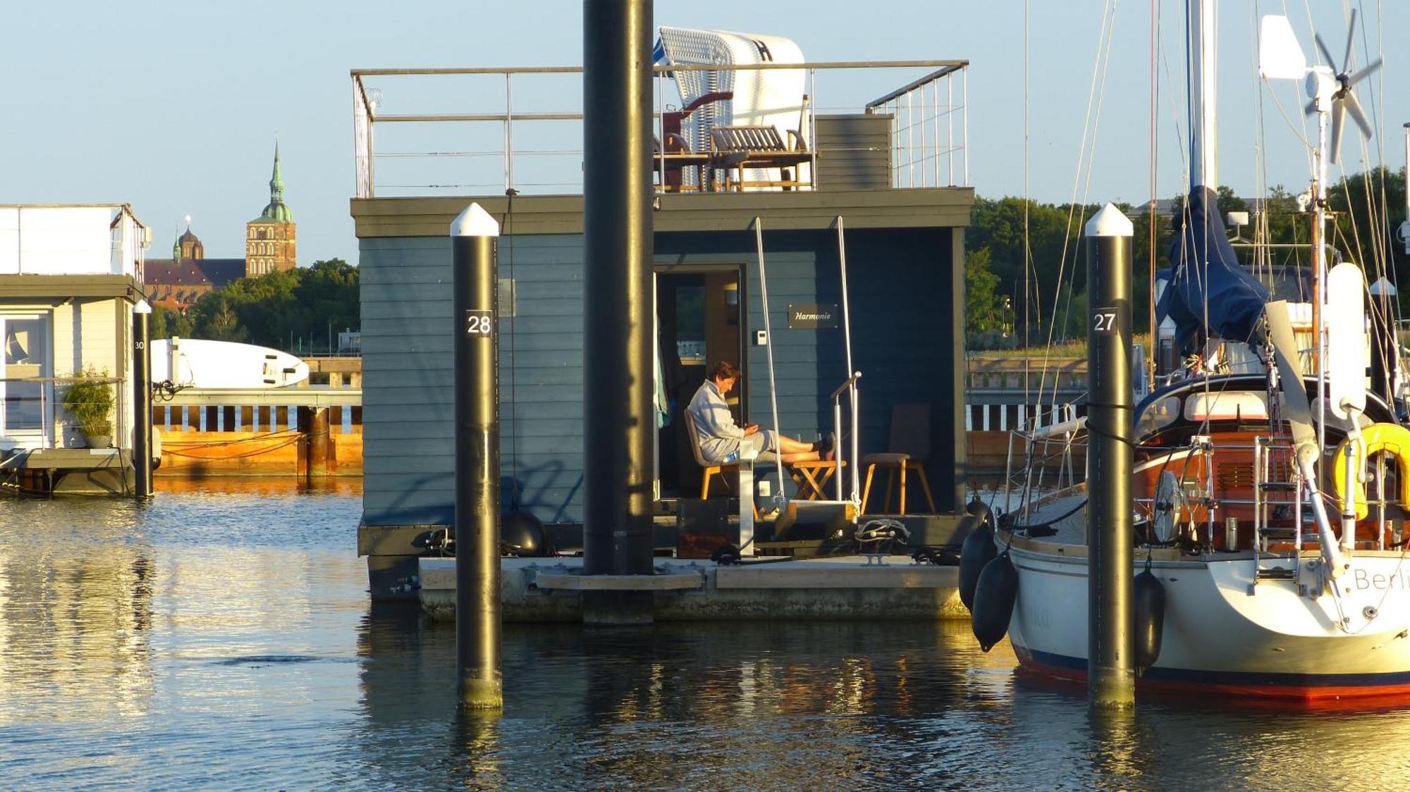 Hausboot Harmonie Hotel ชตราลซุนด์ ภายนอก รูปภาพ