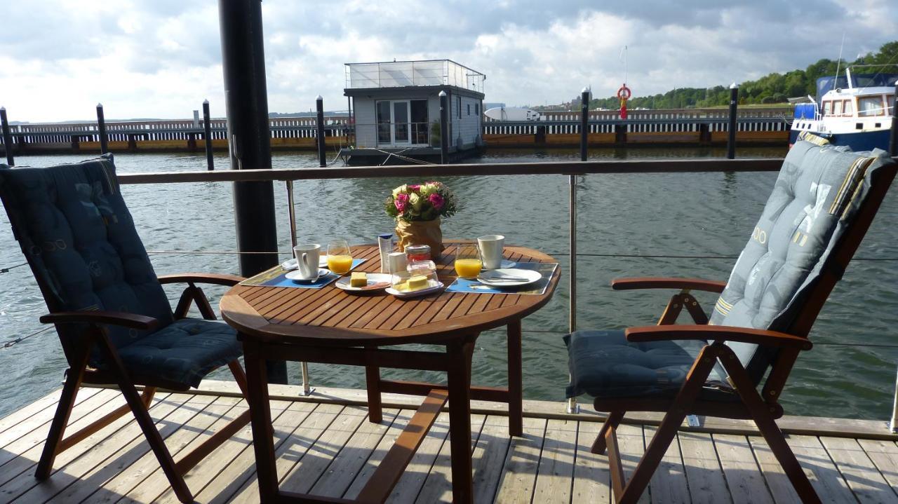 Hausboot Harmonie Hotel ชตราลซุนด์ ภายนอก รูปภาพ