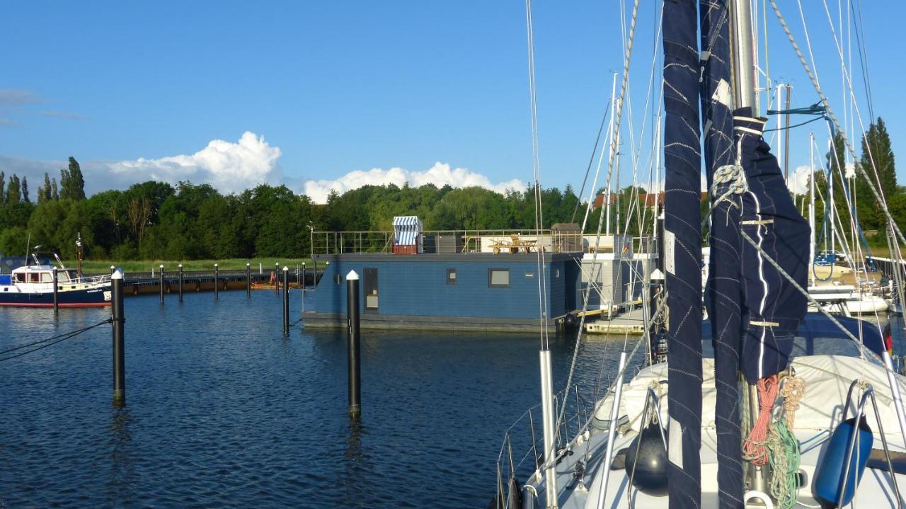 Hausboot Harmonie Hotel ชตราลซุนด์ ภายนอก รูปภาพ